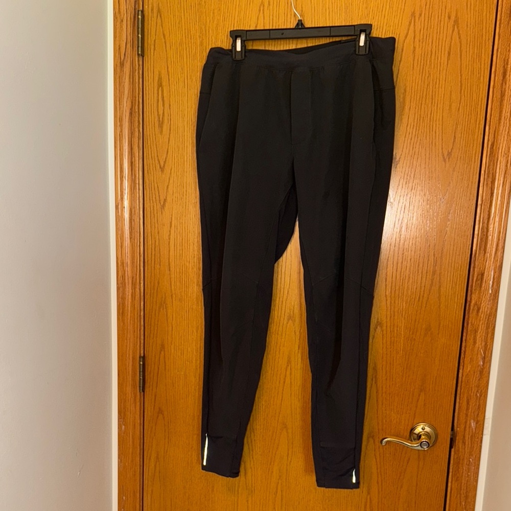 Lululemon Heather Grey Joggers with Reflective Ankle Large. Great condition